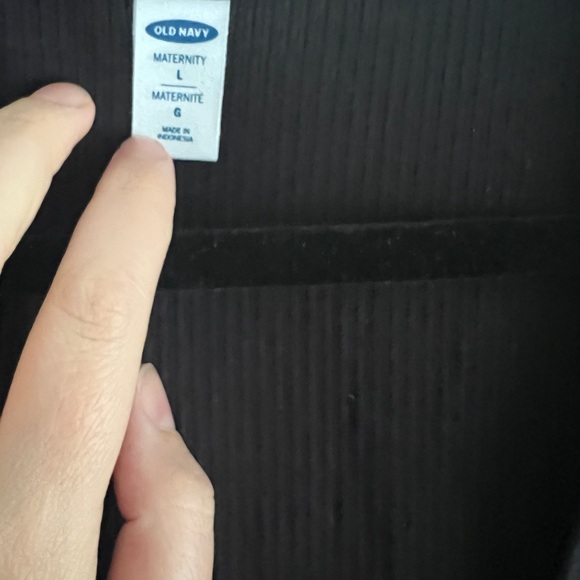 Old Navy Cross Over Maternity Top. Size L - Picture 2 of 3